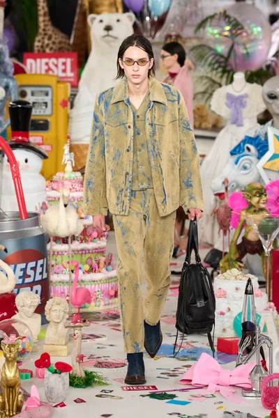 Look 27